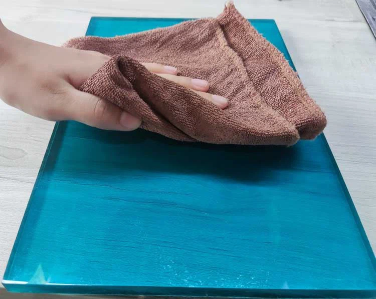 clean-the-polycarbonate-sheet-